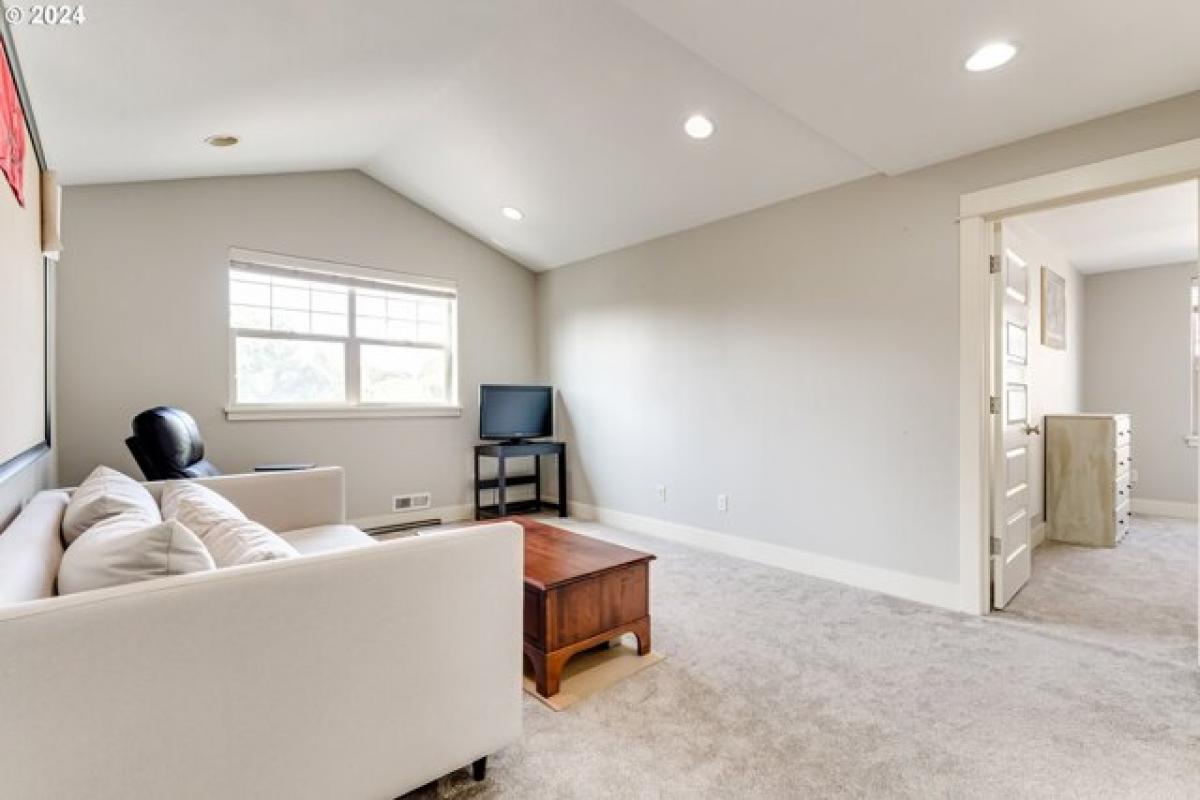 Picture of Home For Sale in Eugene, Oregon, United States