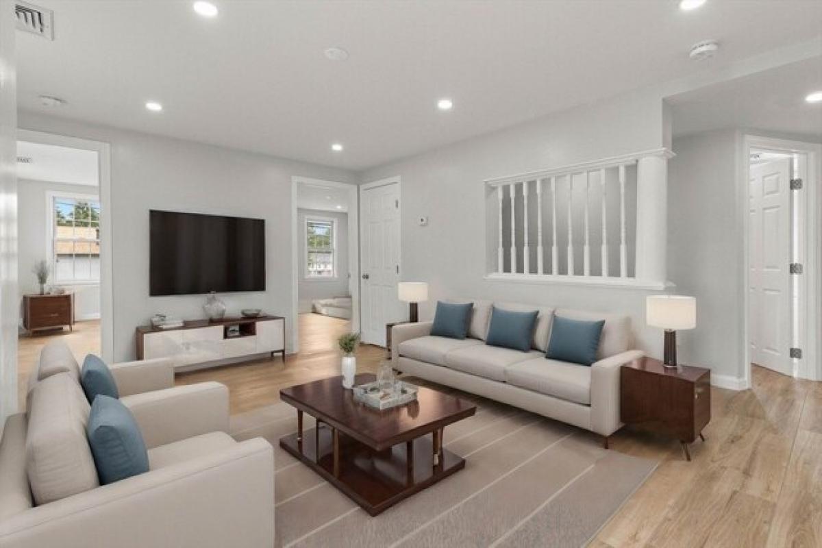 Picture of Home For Sale in Andover, Massachusetts, United States