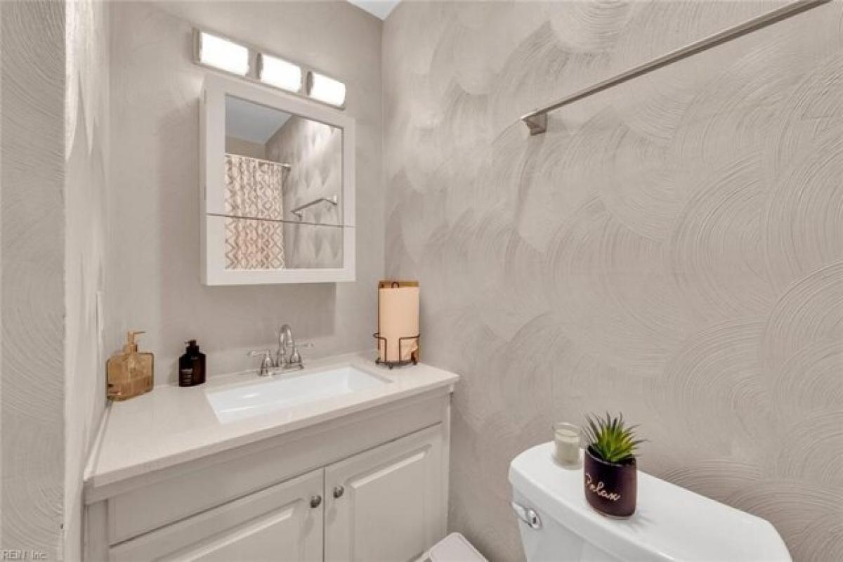 Picture of Home For Sale in Portsmouth, Virginia, United States