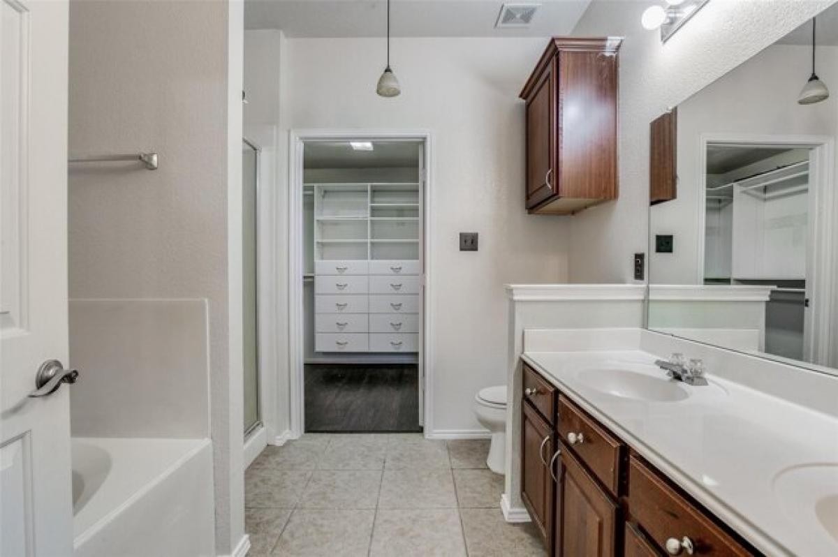 Picture of Home For Sale in Lewisville, Texas, United States