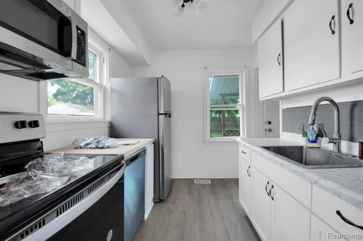 Picture of Home For Sale in Burton, Michigan, United States