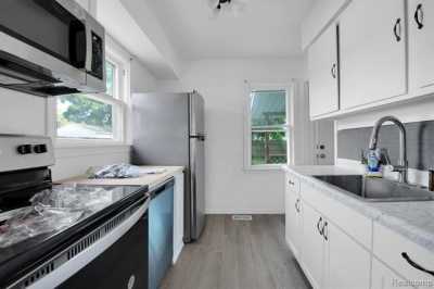 Home For Sale in Burton, Michigan