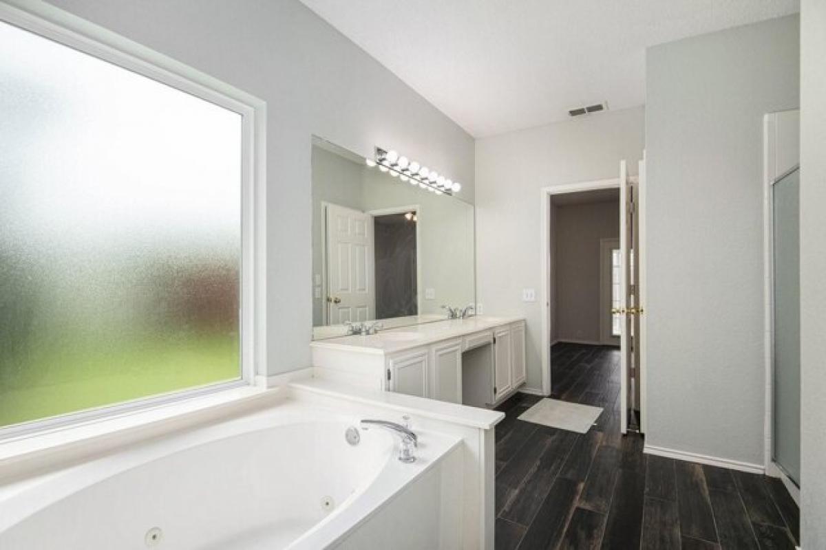 Picture of Home For Sale in Arlington, Texas, United States