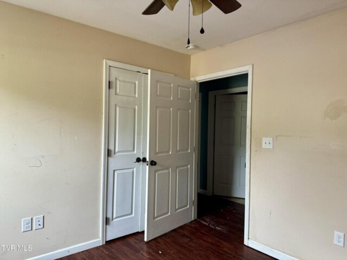 Picture of Home For Sale in Bristol, Tennessee, United States