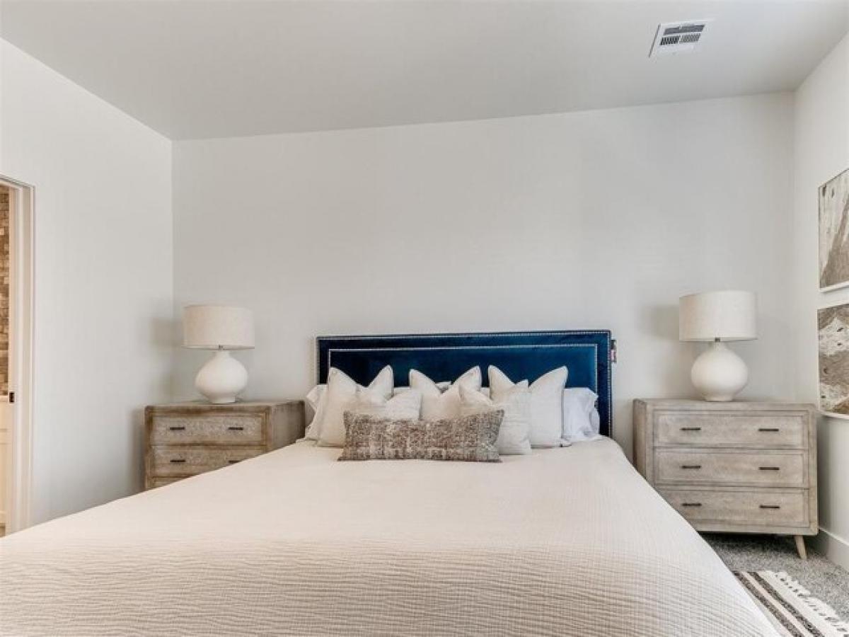 Picture of Home For Sale in Mustang, Oklahoma, United States