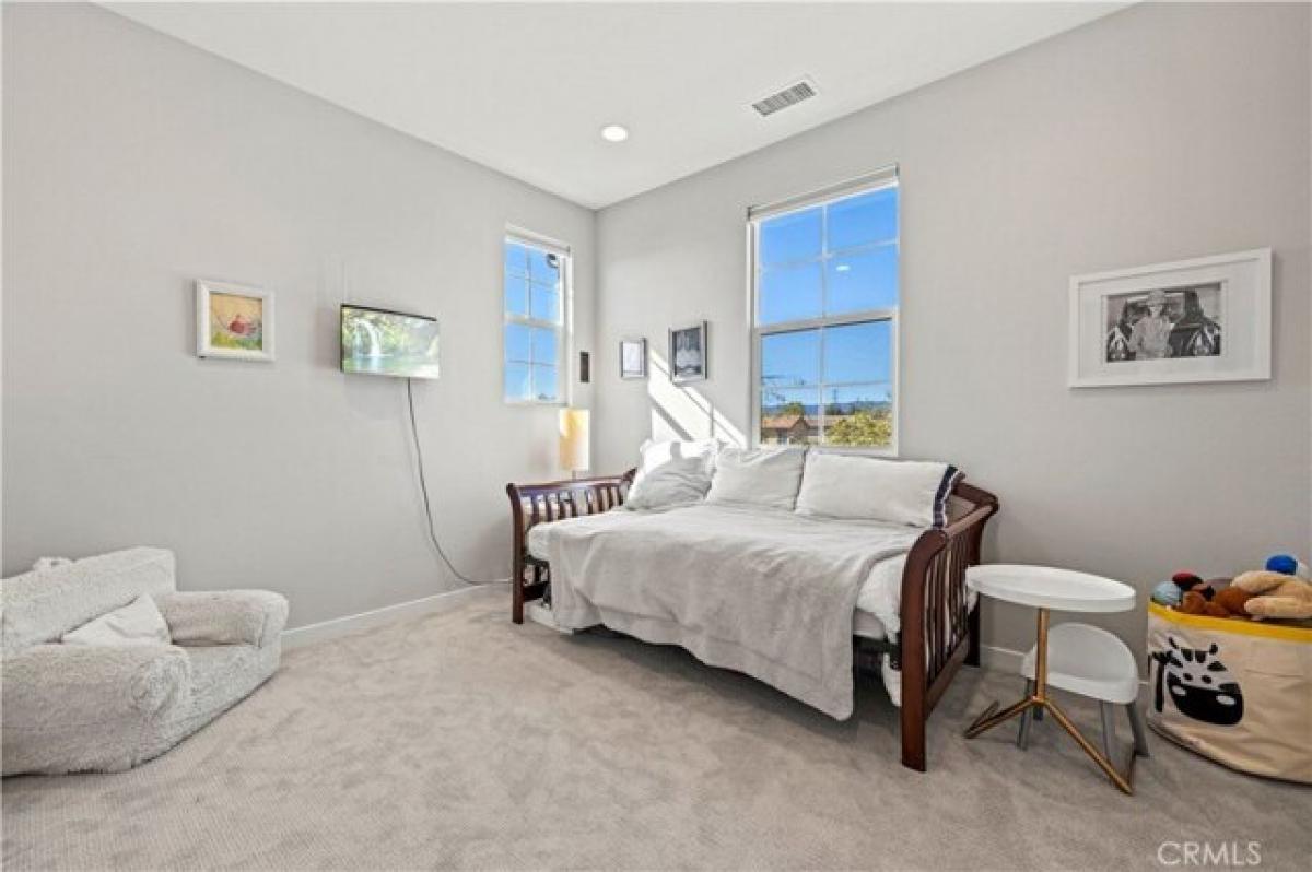 Picture of Home For Sale in Valencia, California, United States