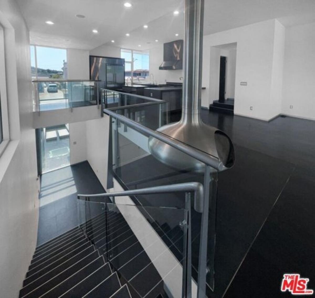 Picture of Home For Sale in Torrance, California, United States