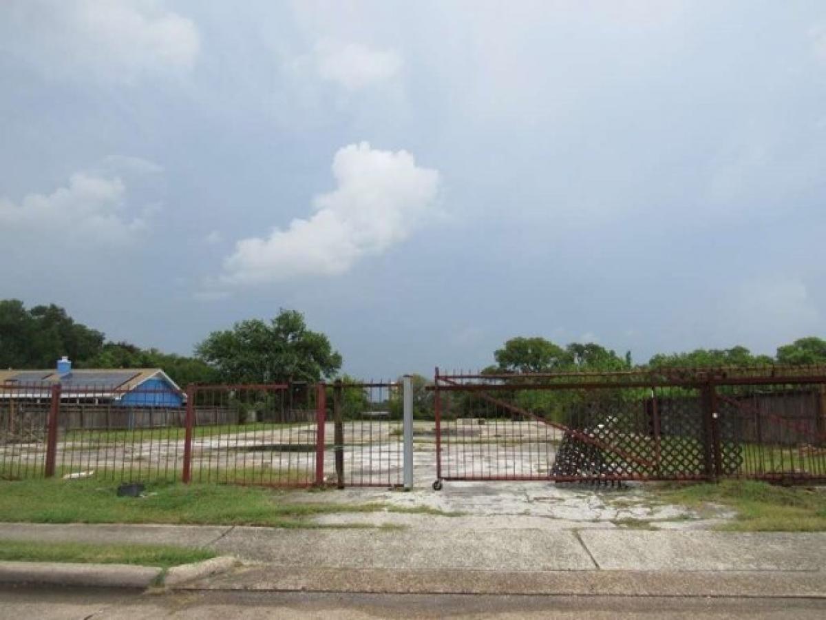 Picture of Residential Land For Sale in Baytown, Texas, United States