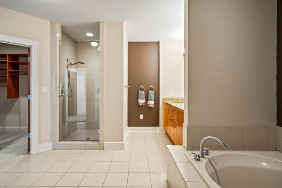 Picture of Home For Sale in Milwaukee, Wisconsin, United States