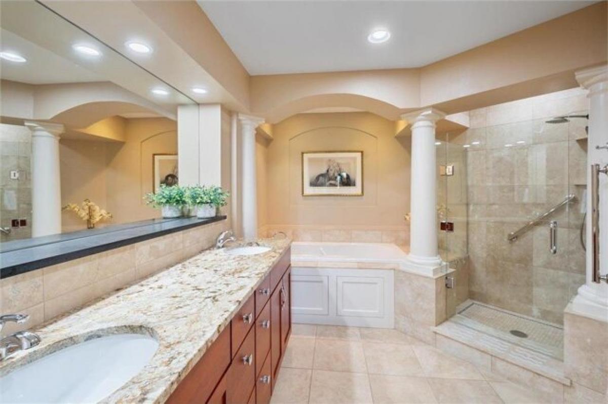 Picture of Home For Sale in Bloomington, Minnesota, United States