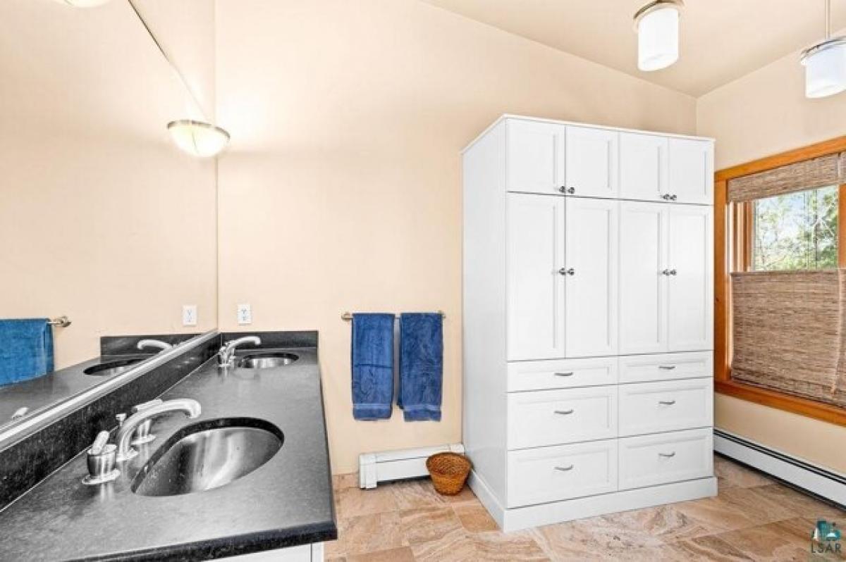 Picture of Home For Sale in Duluth, Minnesota, United States