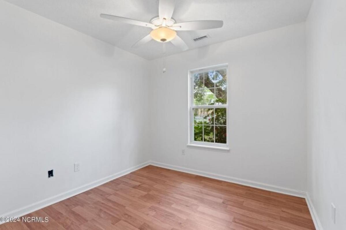 Picture of Home For Sale in Oak Island, North Carolina, United States