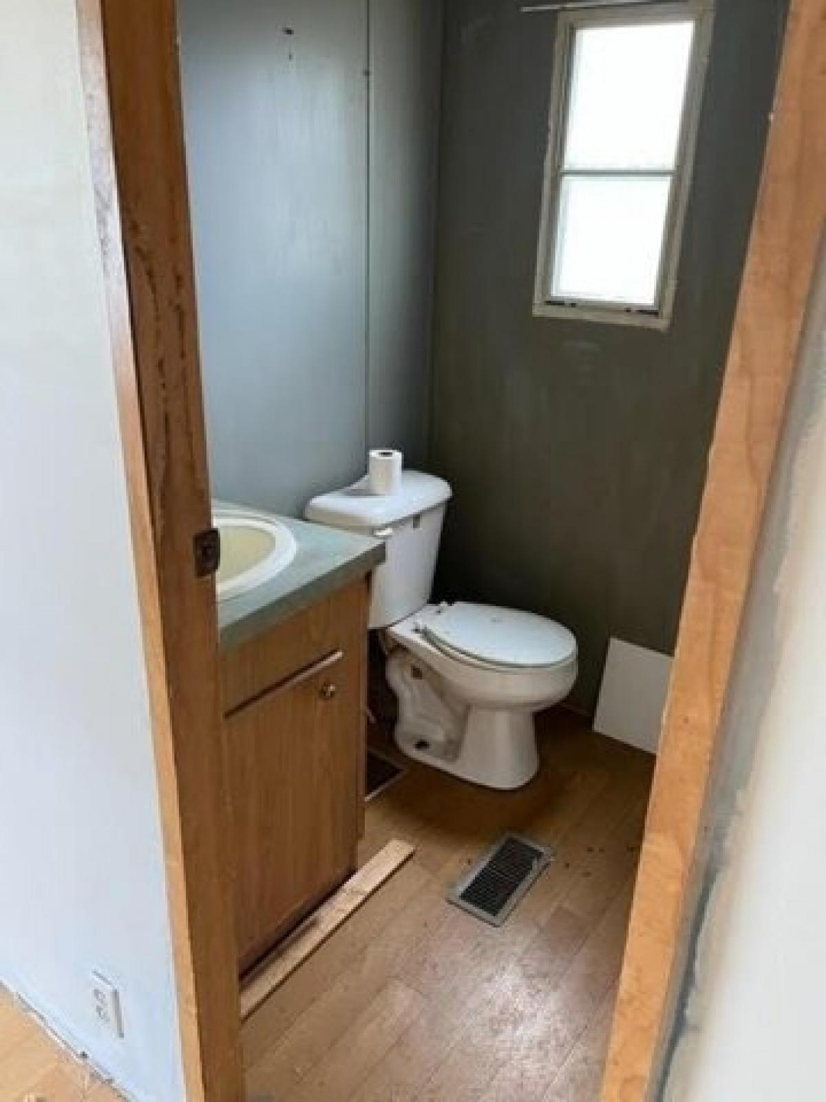 Picture of Home For Sale in Washington, Pennsylvania, United States