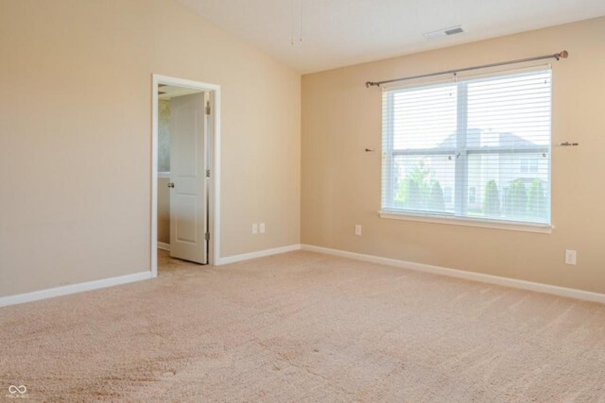 Picture of Home For Sale in Greenwood, Indiana, United States