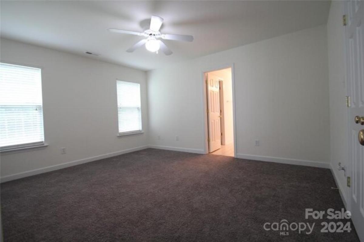 Picture of Home For Sale in Gastonia, North Carolina, United States