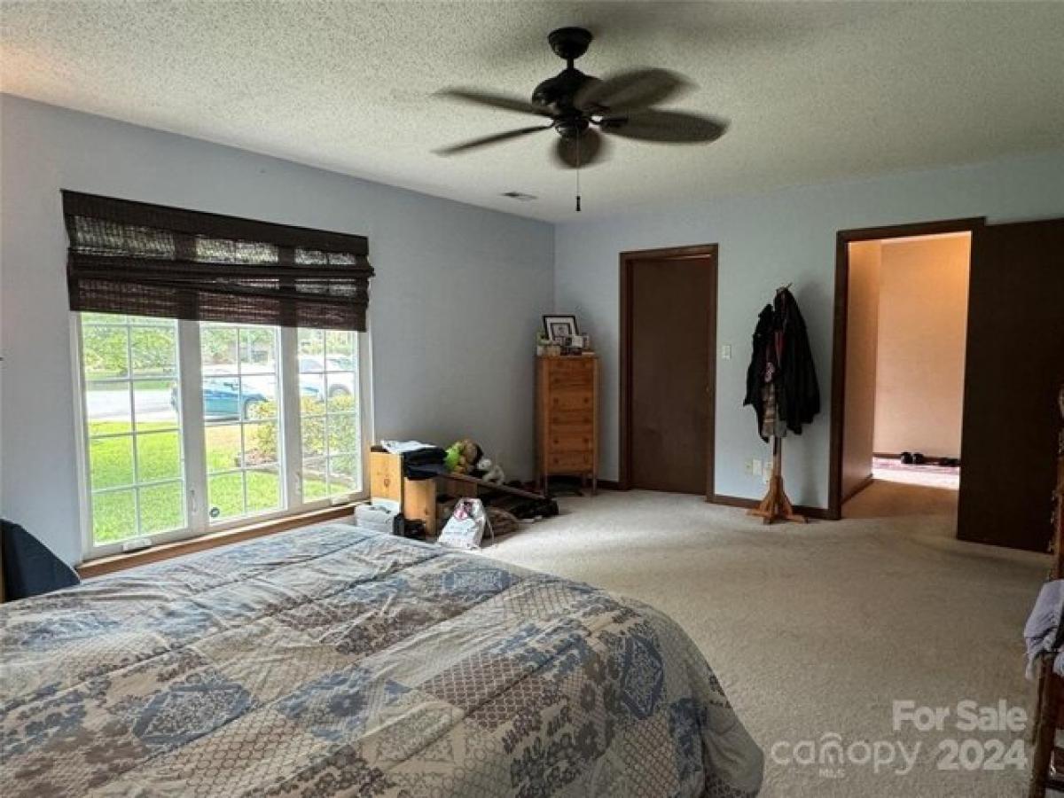 Picture of Home For Sale in Charlotte, North Carolina, United States