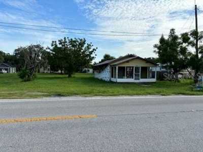 Home For Sale in Auburndale, Florida