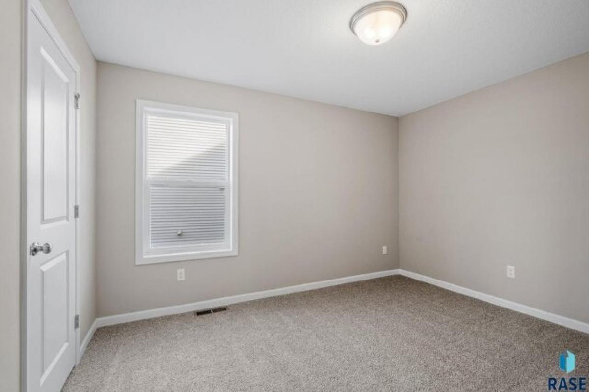 Picture of Home For Sale in Sioux Falls, South Dakota, United States