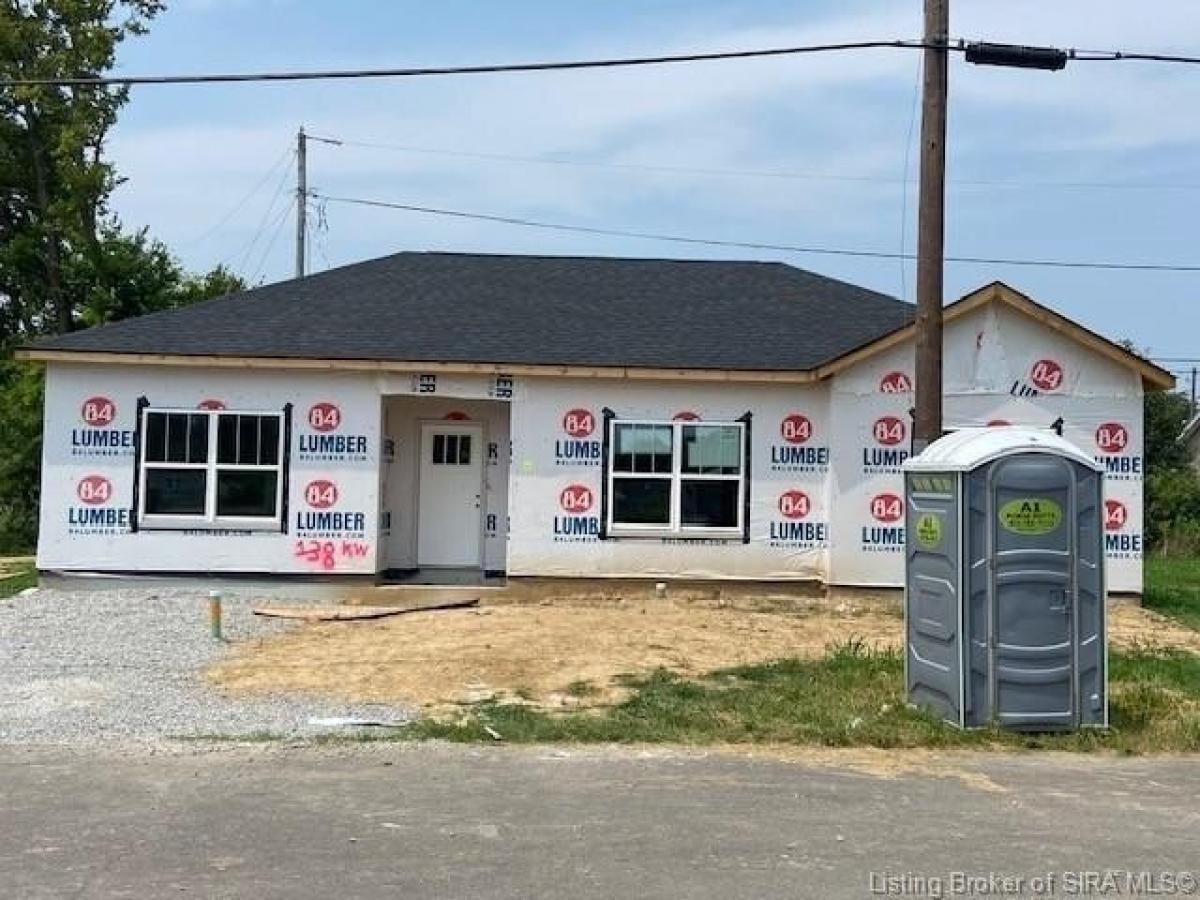 Picture of Home For Sale in Charlestown, Indiana, United States