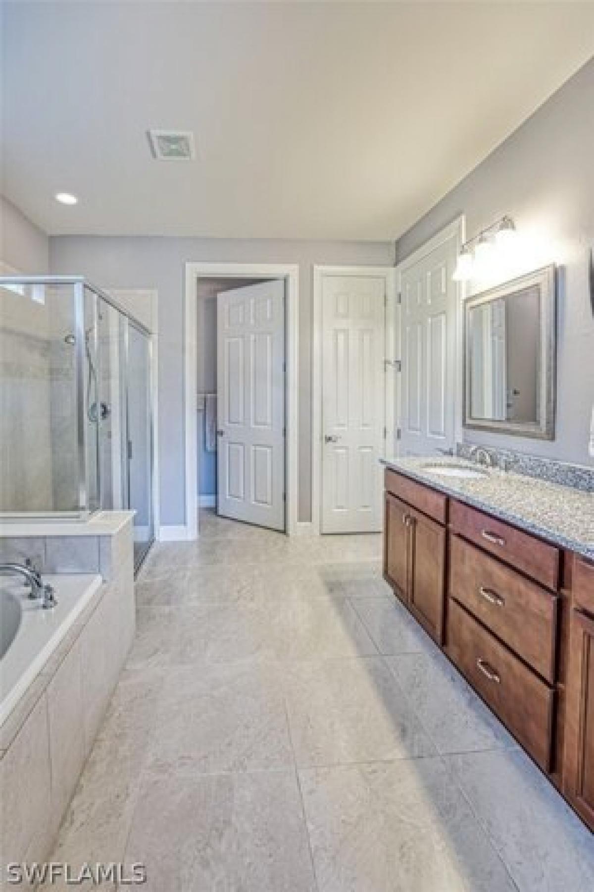 Picture of Home For Sale in Estero, Florida, United States