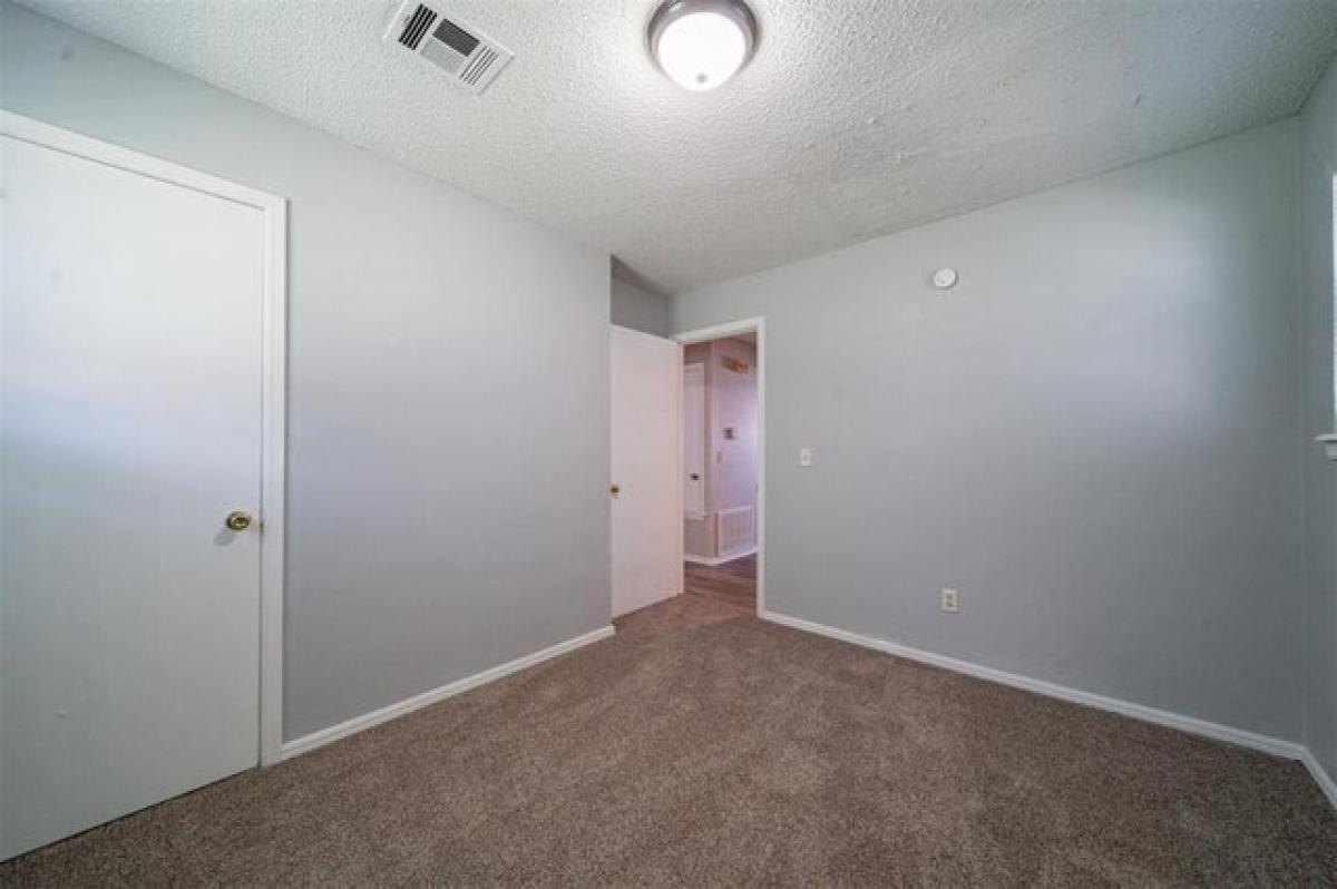 Picture of Home For Sale in Moore, Oklahoma, United States