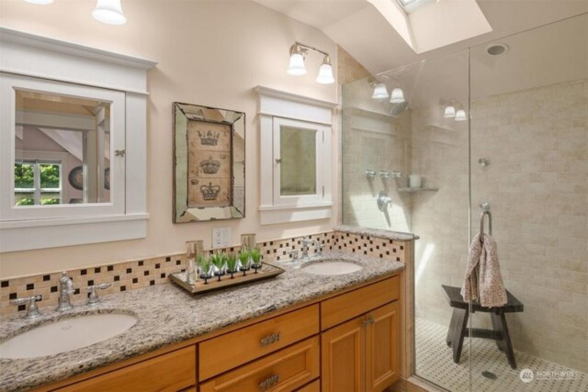 Picture of Home For Sale in Seattle, Washington, United States