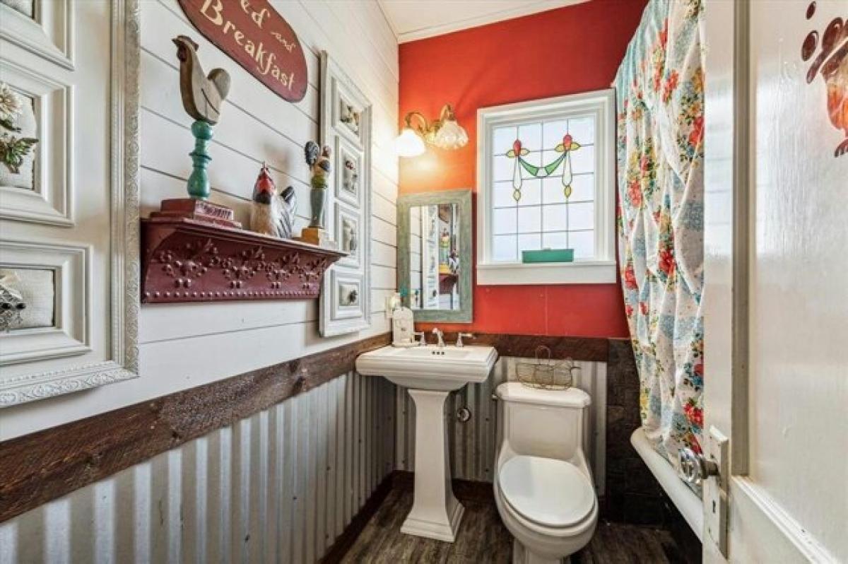 Picture of Home For Sale in Angleton, Texas, United States