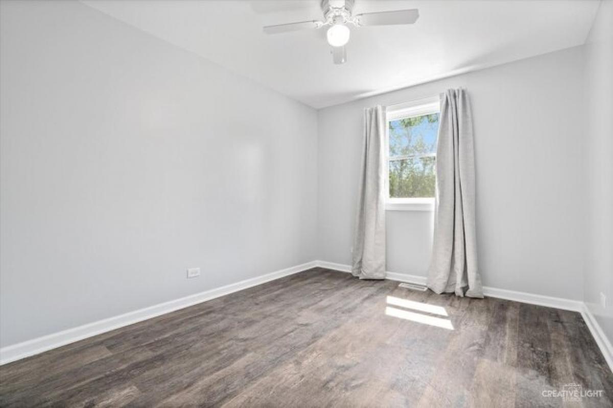 Picture of Home For Sale in Schaumburg, Illinois, United States