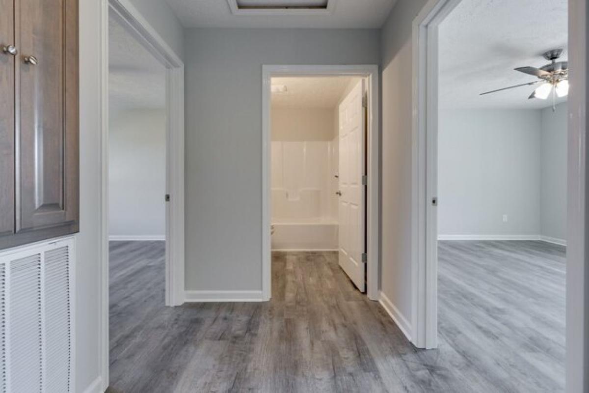 Picture of Home For Sale in Manchester, Tennessee, United States