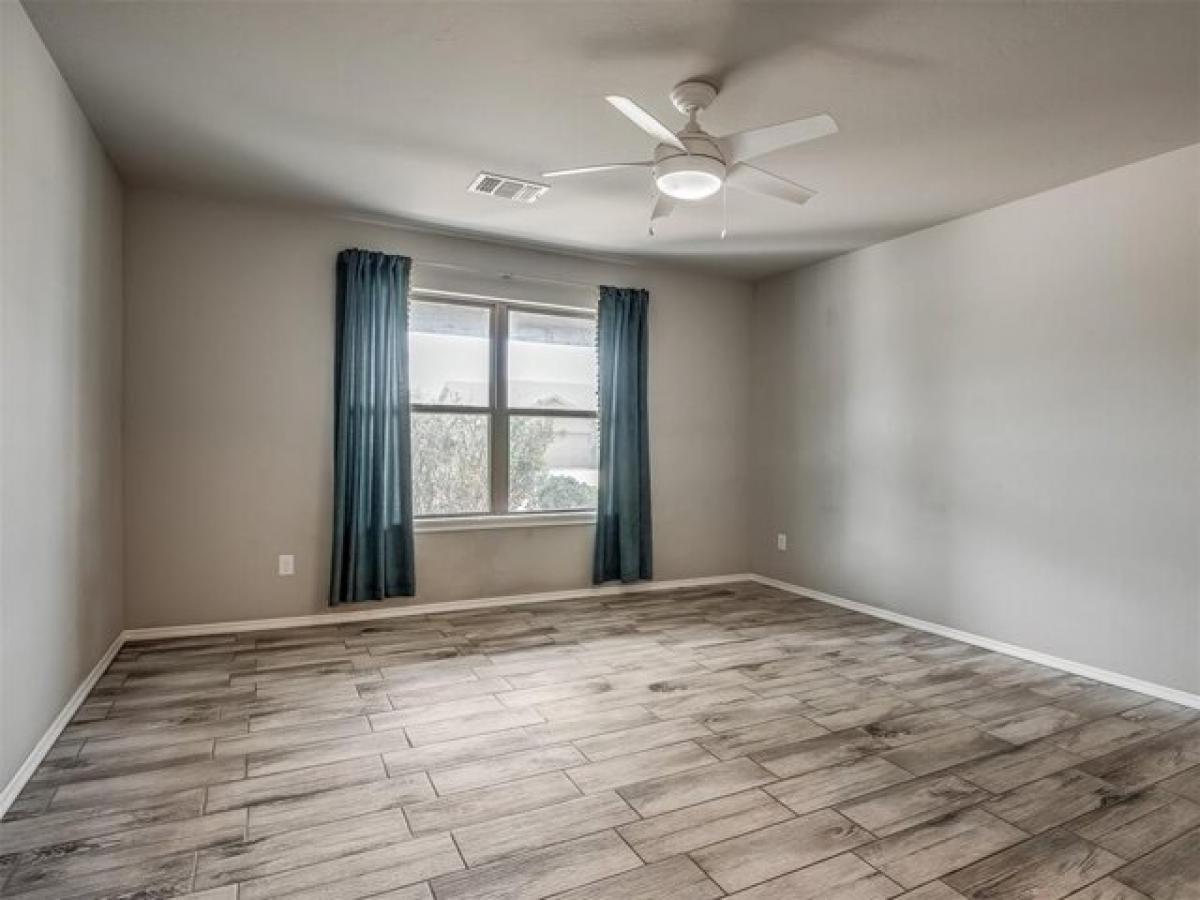 Picture of Home For Sale in Piedmont, Oklahoma, United States