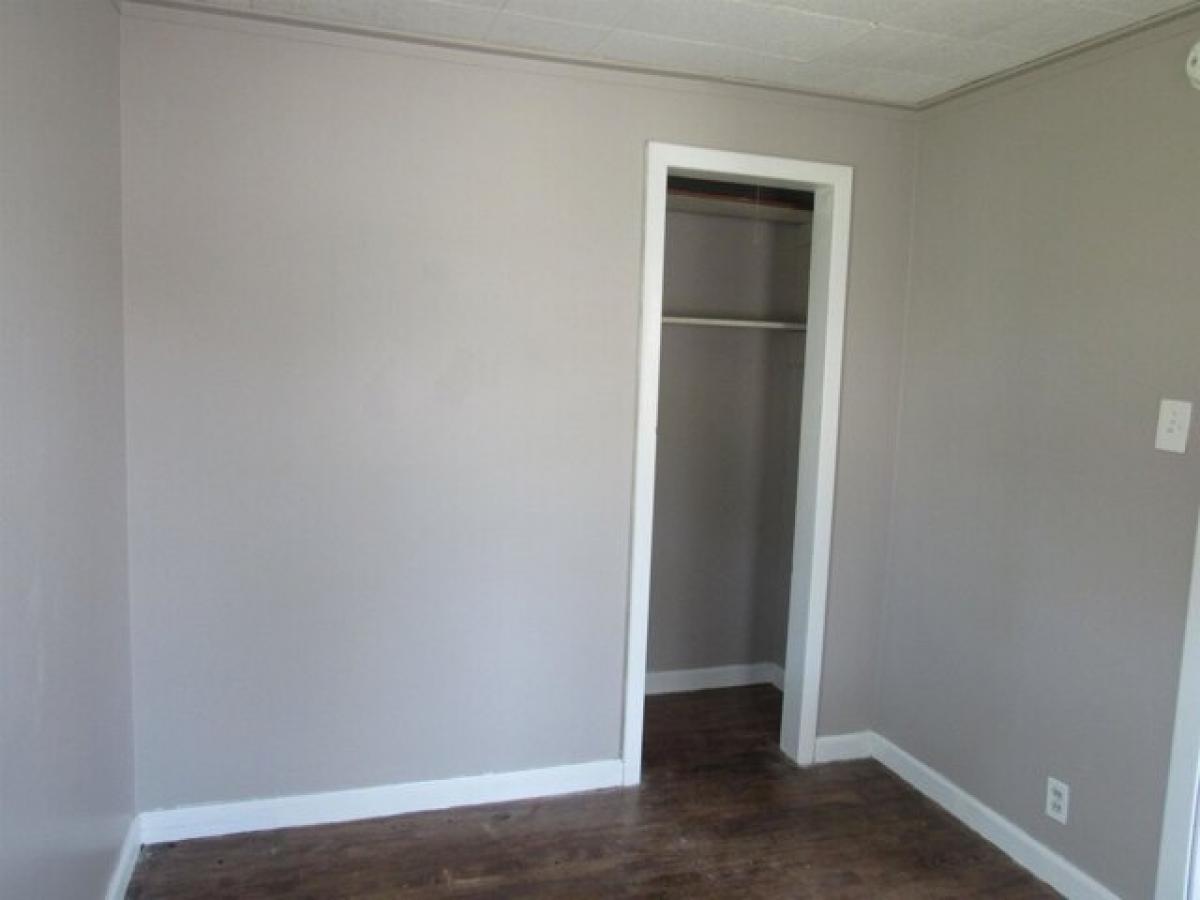 Picture of Home For Sale in Hutchinson, Kansas, United States