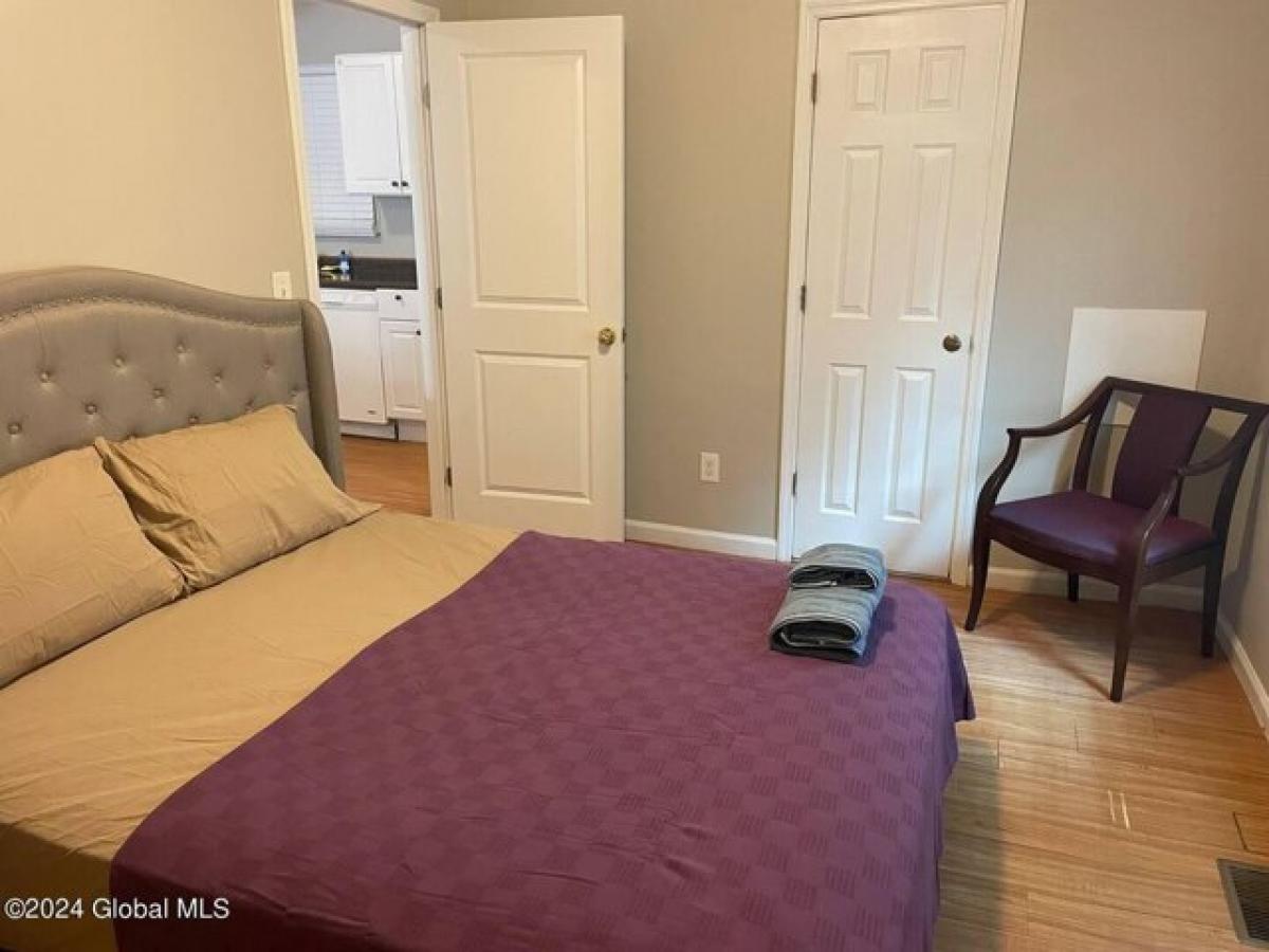 Picture of Home For Sale in Troy, New York, United States