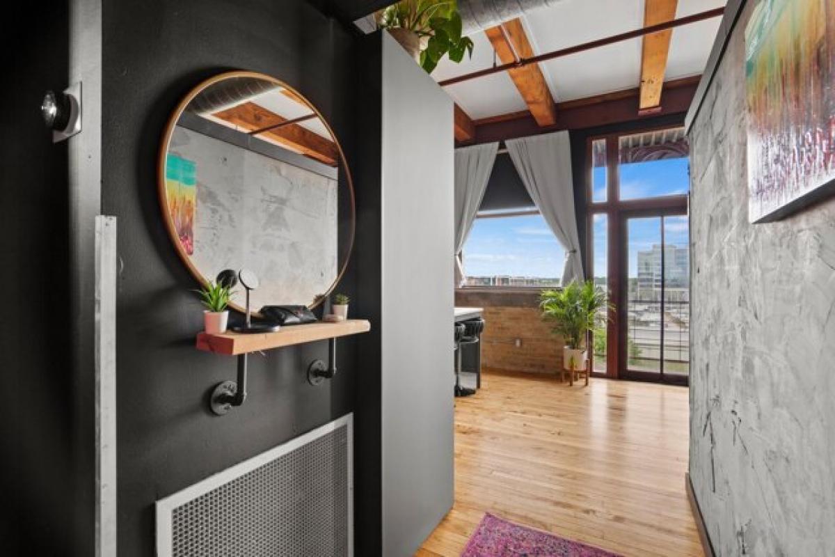 Picture of Home For Sale in Milwaukee, Wisconsin, United States