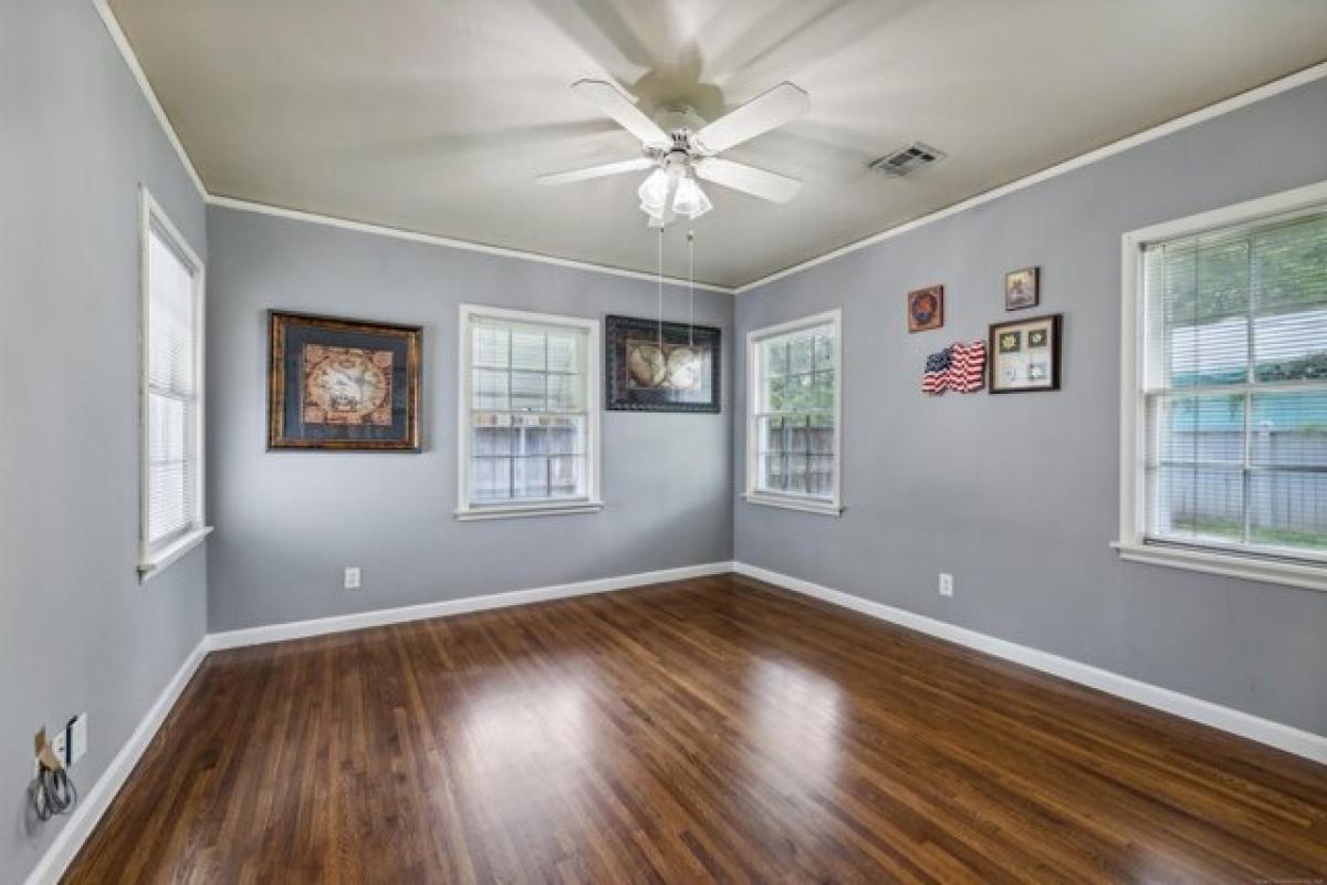 Picture of Home For Sale in Tulsa, Oklahoma, United States