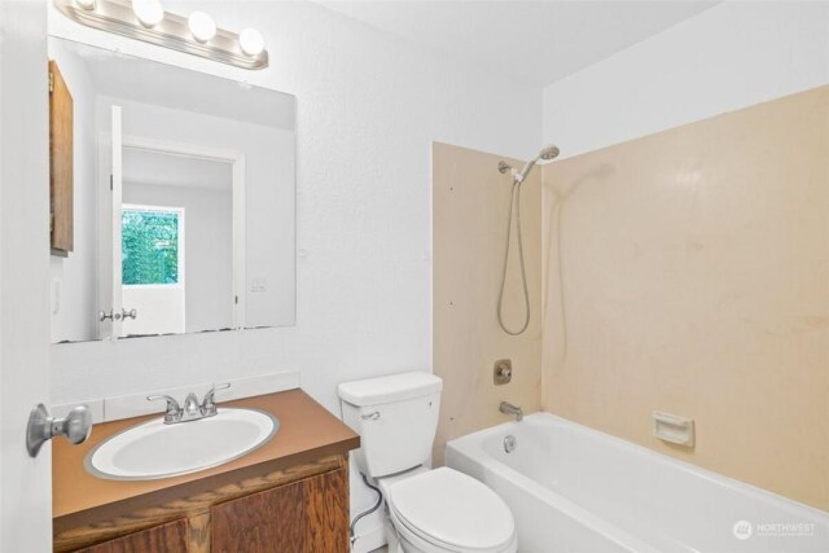 Picture of Home For Sale in Seattle, Washington, United States