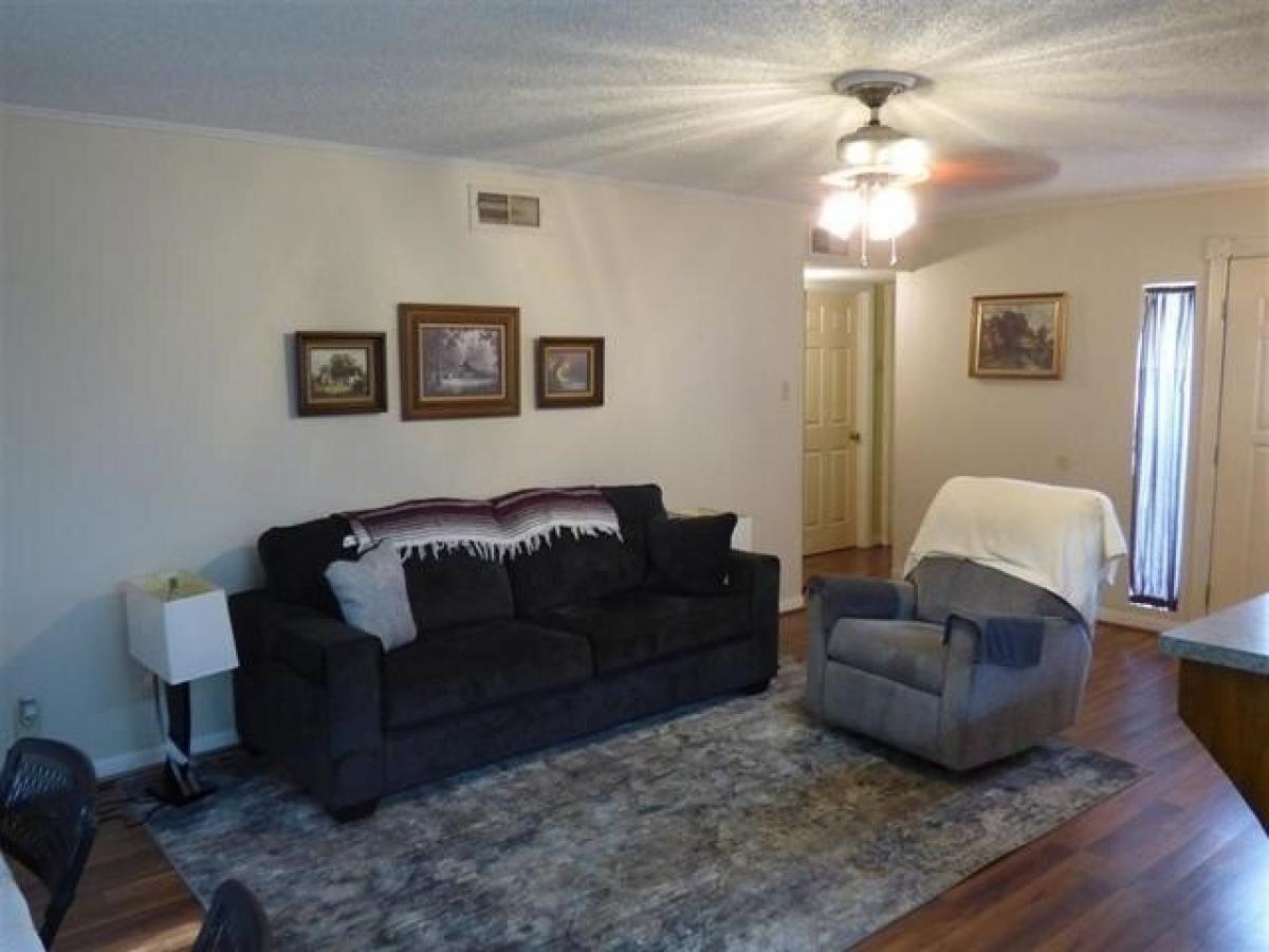 Picture of Home For Sale in Orange, Texas, United States