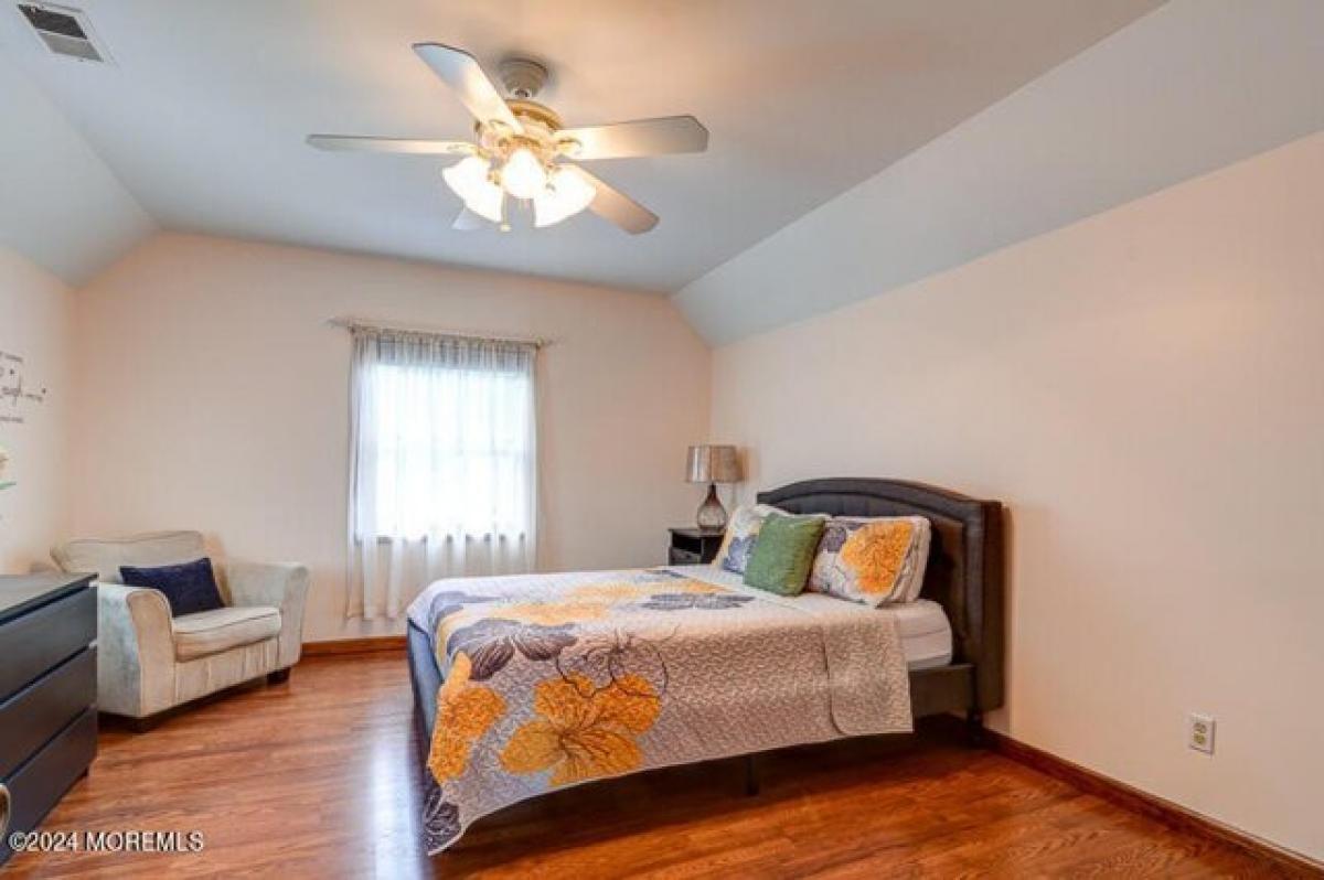 Picture of Home For Sale in Howell, New Jersey, United States