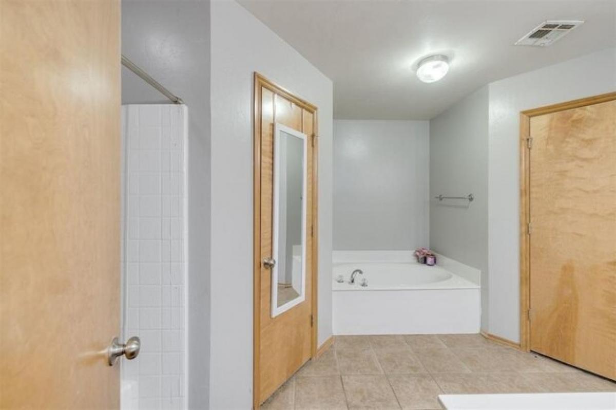 Picture of Home For Sale in Yukon, Oklahoma, United States