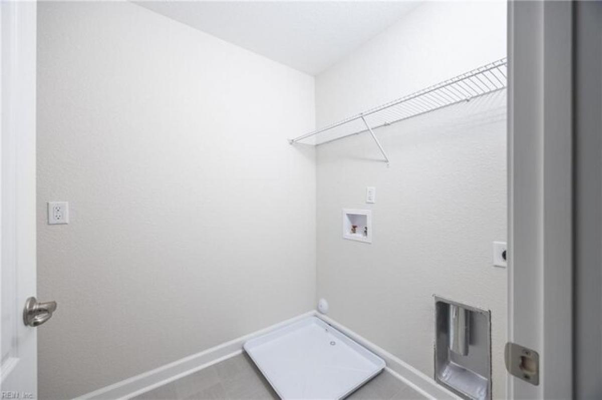 Picture of Home For Sale in Suffolk, Virginia, United States