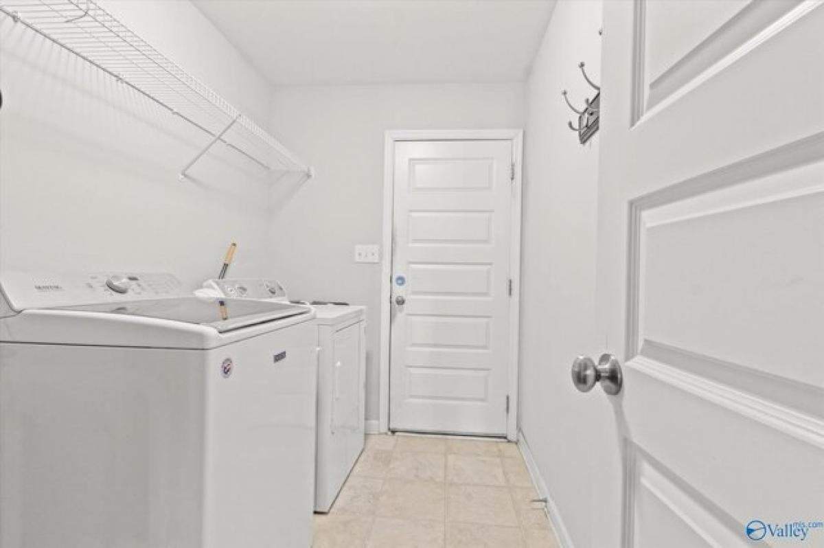 Picture of Home For Sale in Owens Cross Roads, Alabama, United States