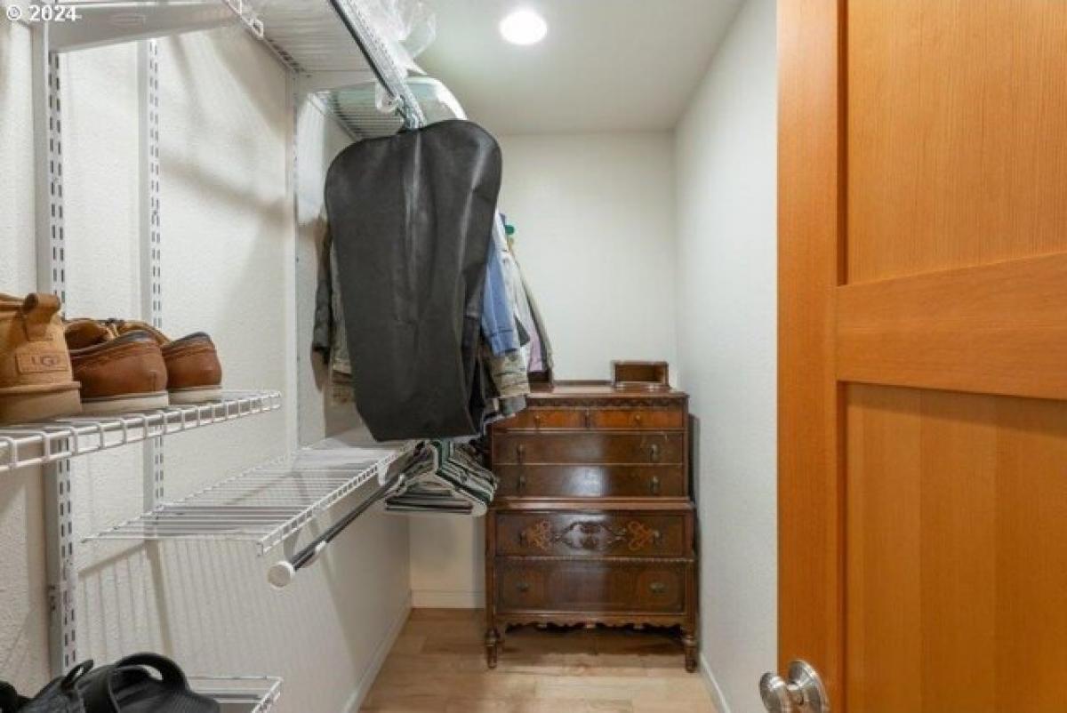 Picture of Home For Sale in Roseburg, Oregon, United States