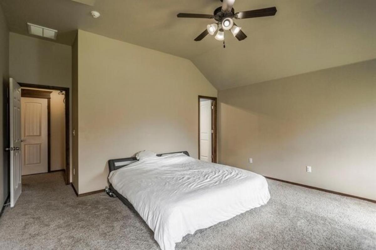 Picture of Home For Sale in Edmond, Oklahoma, United States