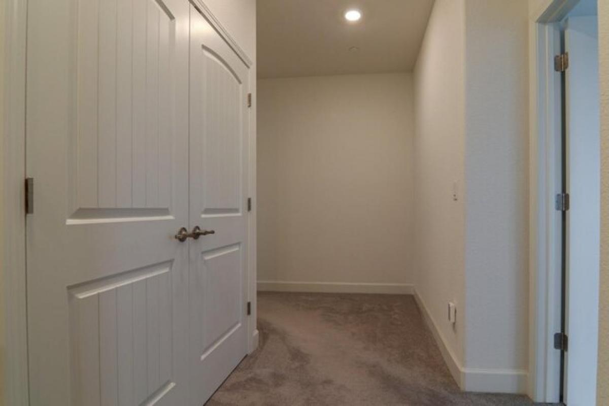 Picture of Home For Sale in Roseville, California, United States