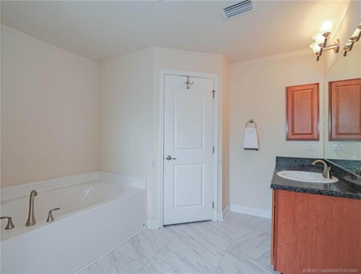 Picture of Home For Sale in Port Saint Lucie, Florida, United States