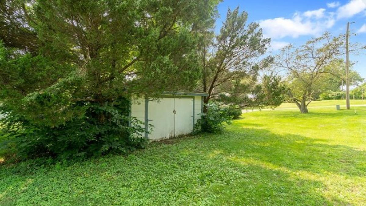 Picture of Home For Sale in Dixon, Illinois, United States