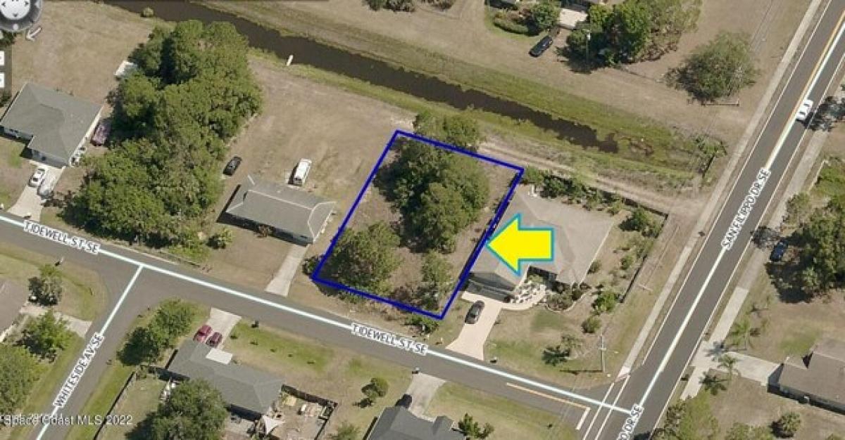 Picture of Residential Land For Sale in Palm Bay, Florida, United States