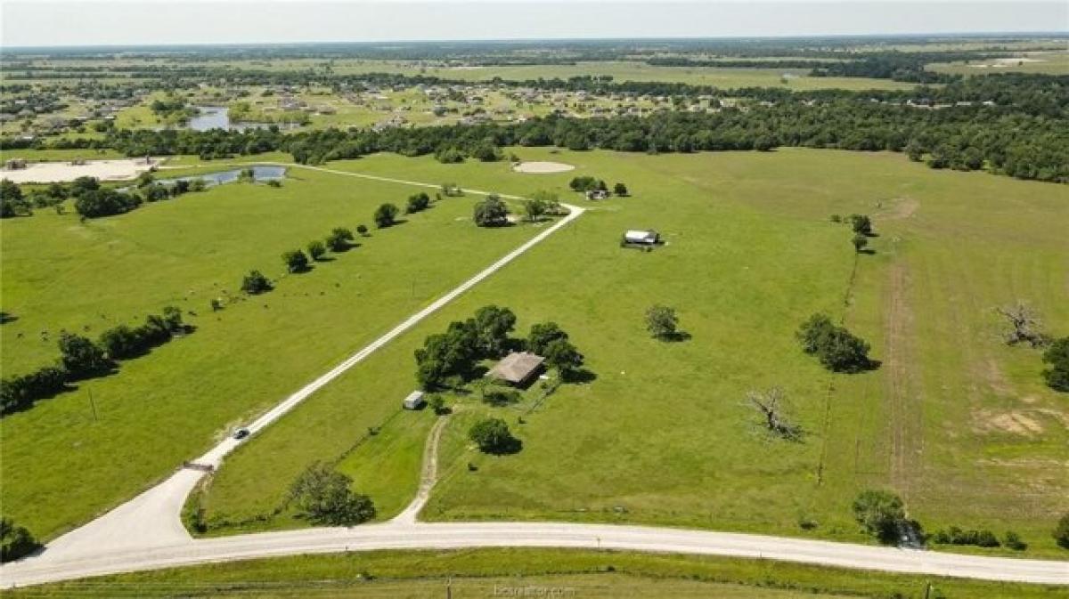 Picture of Residential Land For Sale in Bryan, Texas, United States