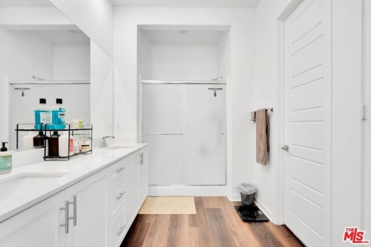 Picture of Home For Sale in Valencia, California, United States