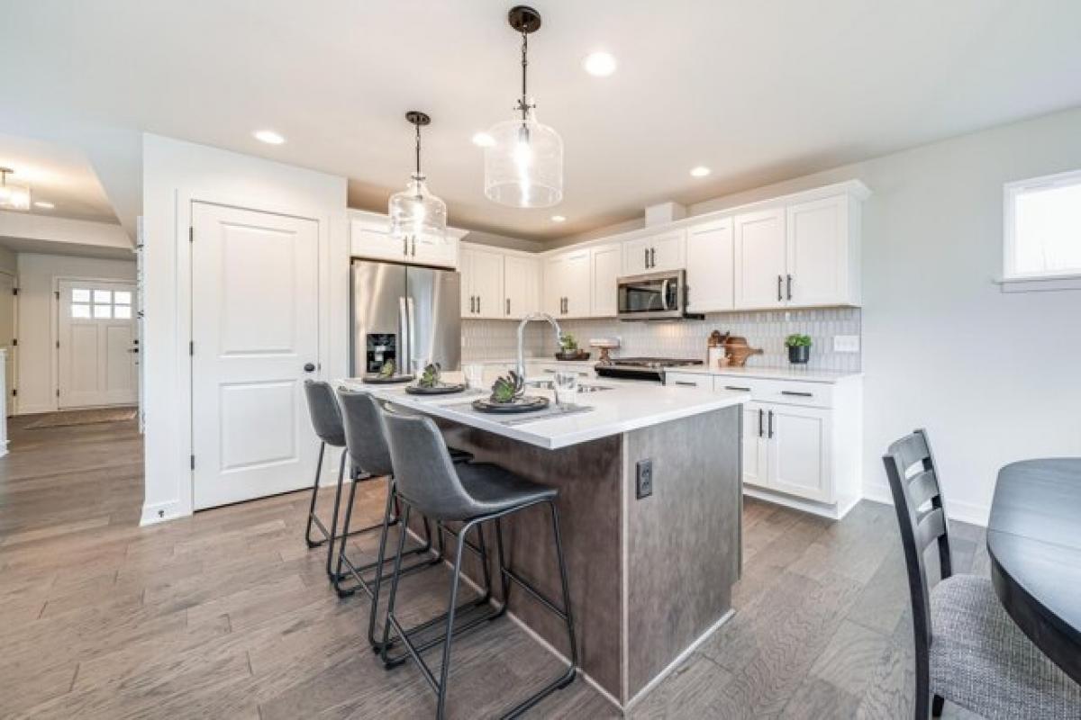 Picture of Home For Sale in Kalamazoo, Michigan, United States