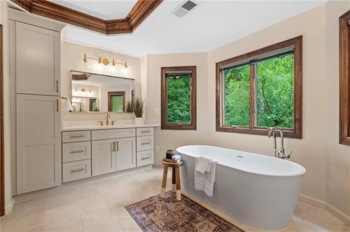 Picture of Home For Sale in Roswell, Georgia, United States